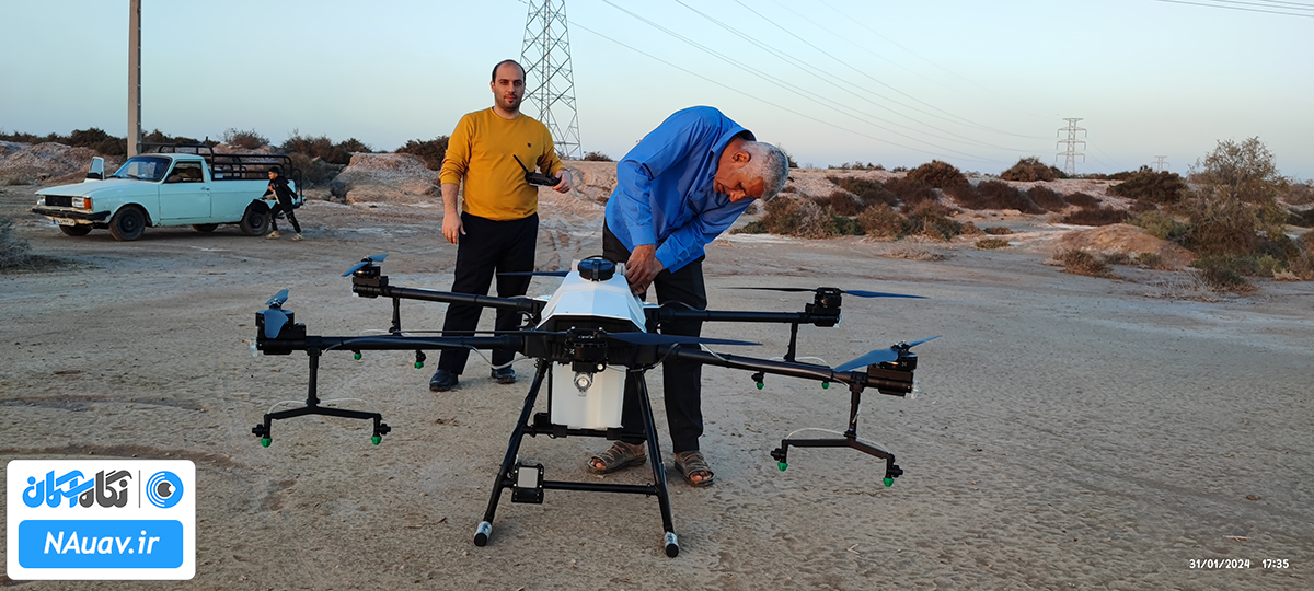 نصب باتری بر روی پهپاد سمپاش 20 لیتری آسمان