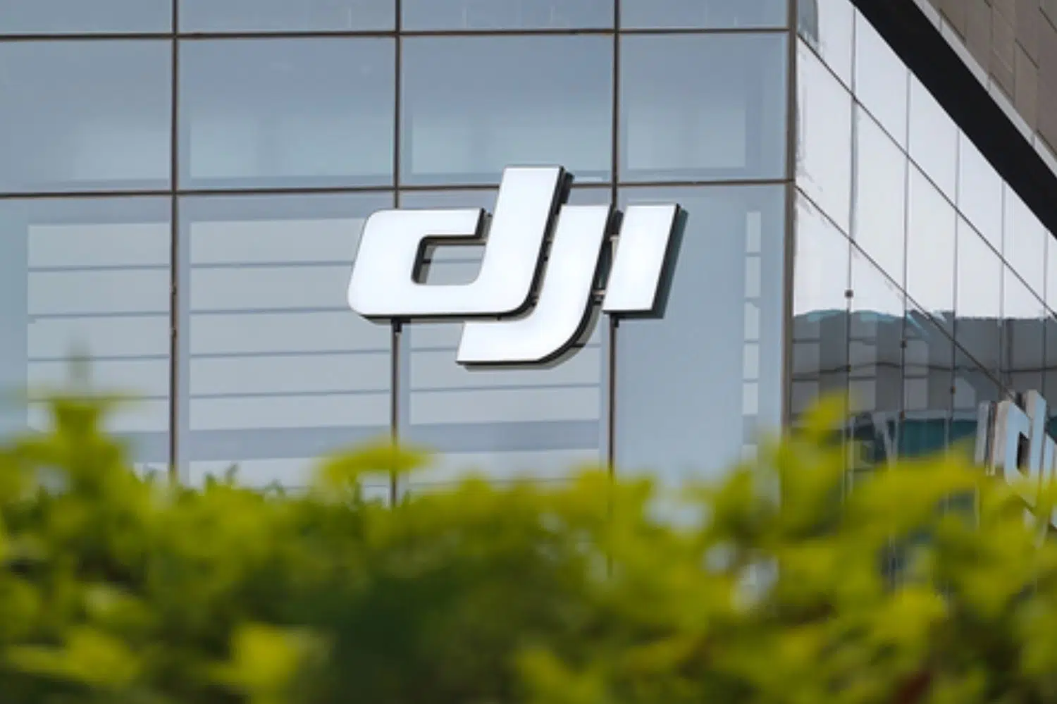 بازداشت معاون سابق فروش جهانی DJI به اتهام رشوه‌؛ آغاز پرونده جدید در یکی از بزرگ‌ترین شرکت‌های صنعت پهپاد